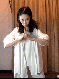 抖音网红美女变装cos狗狗的搞笑动态图gif动态gif搞笑图片