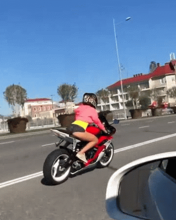 性感黑人美女骑摩托车的翘臀动态图gif动态gif搞笑图片