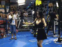 大胸美女跳绳抖胸性感GIF动图gif动态gif搞笑图片