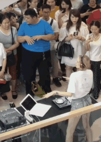 性感DJ美女跳舞打碟GIF动态图gif动态gif搞笑图片