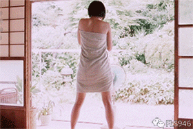 性感美女穿浴巾真空诱惑GIF动图gif动态gif搞笑图片