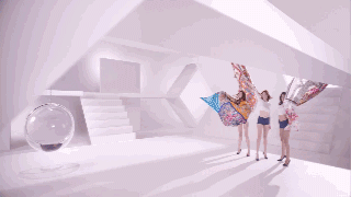 欧美性感美女紧身超短裤翘臀诱惑GIF动图gif动态gif搞笑图片