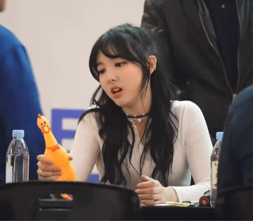 呆萌可爱美女偷拍卖萌GIF动态图gif动态gif搞笑图片