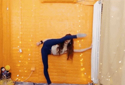 性感长腿美女站立劈叉一字马GIF动态图片gif动态gif搞笑图片