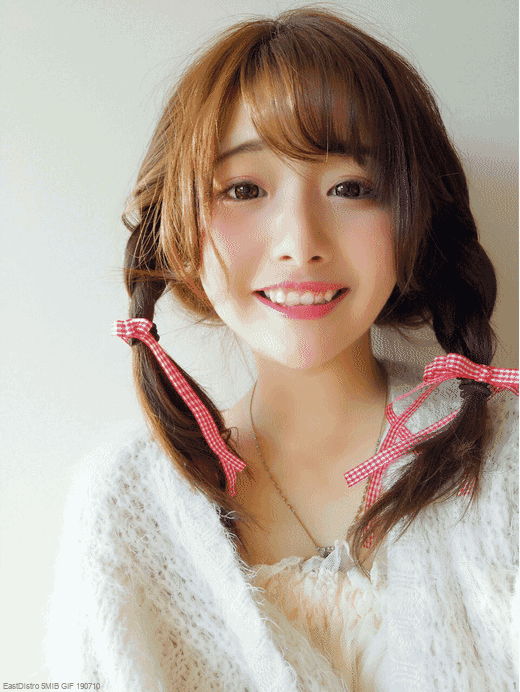 可爱清纯双马尾美女搞怪卖萌自拍照gif动态gif搞笑图片