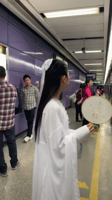 气质古装汉服美女地铁偷拍GIF动态图片gif动态gif搞笑图片