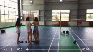 性感比基尼美女打羽毛球运动的GIF动图gif动态gif搞笑图片