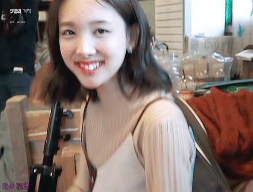 性感美女主播卖萌游湖勾引GIF动图gif动态gif搞笑图片