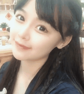 可爱清纯美女空气齐刘海微笑自拍卖萌GIF动图gif动态gif搞笑图片