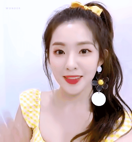 清纯极品美女高马尾打招呼卖萌GIF动图gif动态gif搞笑图片