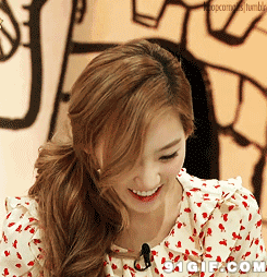 尴尬笑容的韩国美女GIF动图gif动态gif搞笑图片