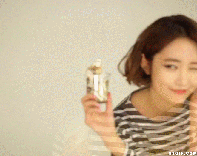 清纯可爱短发美女眨眼卖萌GIF动图gif动态gif搞笑图片