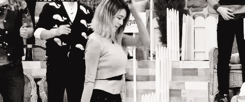 性感美女扭腰跳热舞黑白GIF动图gif动态gif搞笑图片