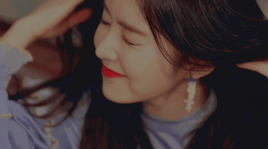 高颜值韩国美女摇头撩头发GIF动态图gif动态gif搞笑图片