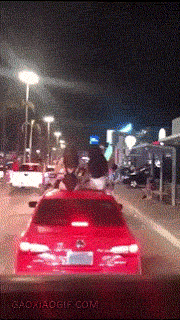 性感挤破比基尼美女跑车偷拍GIF动图gif动态gif搞笑图片