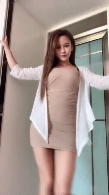 性感美女御姐超短包臀连衣裙扭屁股跳舞GIF动态图gif动态gif搞笑图片