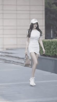 抖音美女网红街拍长腿性感诱惑GIF动图gif动态gif搞笑图片