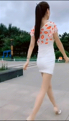 魔鬼身材性感美女走猫步背影GIF动态图gif动态gif搞笑图片