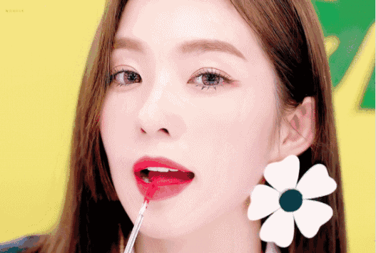 美女涂口红性感诱惑GIF动图gif动态gif搞笑图片