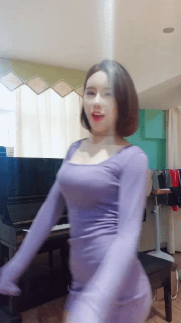 高颜值极品短发美女跳舞扭腰卖萌GIF动图gif动态gif搞笑图片