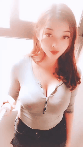 性感大胸美女自拍诱惑GIF动态图gif动态gif搞笑图片