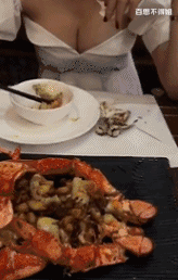 偷拍美女性感大胸GIF动态图gif动态gif搞笑图片