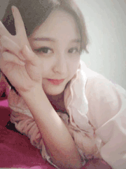 可爱清纯美女剪刀手卖萌自拍GIF动图gif动态gif搞笑图片