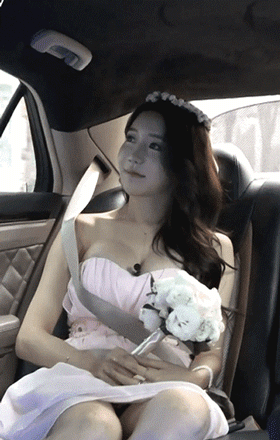 低胸装性感美女偷拍GIF动态图gif动态gif搞笑图片