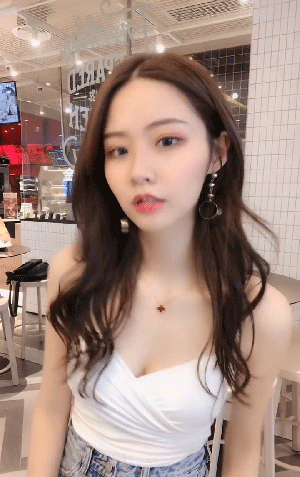 事业线大胸美女勾引诱惑动态图gif动态gif搞笑图片