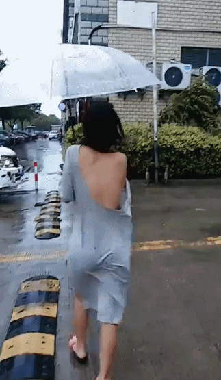 真空美女性感露背装诱惑GIF动图gif动态gif搞笑图片