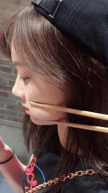 吃饭调戏美女gif动态图片gif动态gif搞笑图片