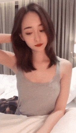 性感短发美女卖萌GIF动态图gif动态gif搞笑图片