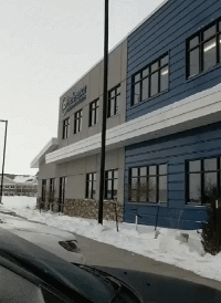 电线杆：不行啦太冷了，能不能给我批件棉袄gif动态gif搞笑图片