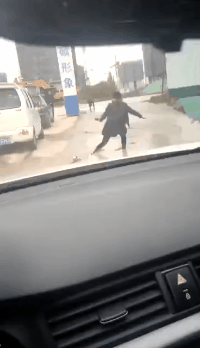 前面是什么情况gif动态gif搞笑图片