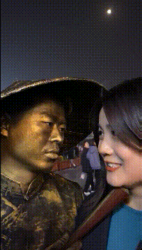 我静静看着你看着你目不转睛gif动态gif搞笑图片