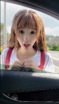 听好看的妹子，就是脑子不大好使gif动态gif搞笑图片