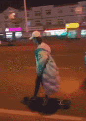 见到女司机一定要避开，不管是什么交通工具gif动态gif搞笑图片