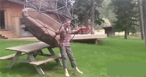 这个秋千，我能在上面躺一天gif动态gif搞笑图片