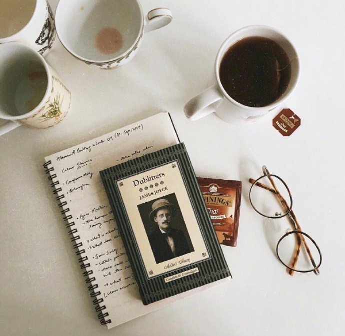 多读点书，要不然你的三观是由你的亲朋好友决定的。  ——蒋方舟gif动态gif搞笑图片