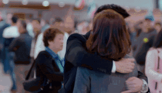 爱，就是没有理由的心疼和不设前提的宽容。  —— 周国平 ​gif动态gif搞笑图片