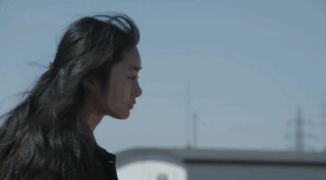 我渐渐能意会到，深刻并不等于接近事实。  ——村上春树 ​gif动态gif搞笑图片