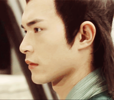 “我终于明白我的生命在爱我的人眼里是多么的重要……我的爱有多gif动态gif搞笑图片