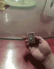 大哥的神奇魔术gif动态gif搞笑图片