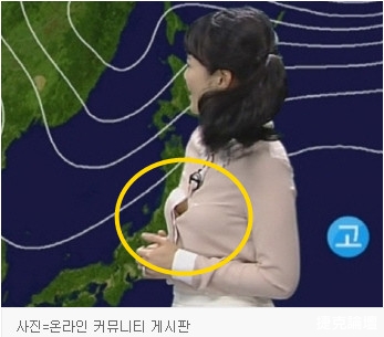 气象才报一半 韩国女主播赵京雅肉色衬衫蹦开明星gif搞笑图片
