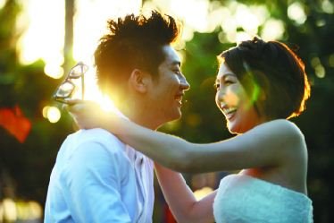 金志文大婚不花一分钱 “好声音”团队全程直播明星gif搞笑图片