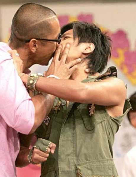 范范的老公黑人强吻罗志祥明星gif搞笑图片