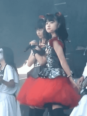 这是要巴拉拉小魔仙变身的节奏吗明星gif搞笑图片