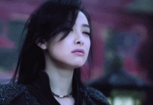 专业的演员就算人倒了还是能用腿抢到镜头明星gif搞笑图片