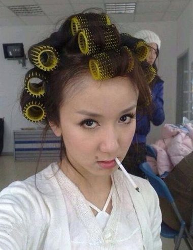 妹纸这是要上工的节奏么？明星gif搞笑图片