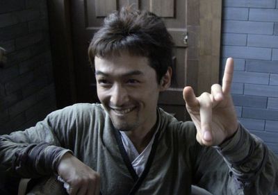 胡歌小沈阳刘诗诗杨幂唐嫣 明星拍戏片场搞笑照片（组图）明星gif搞笑图片